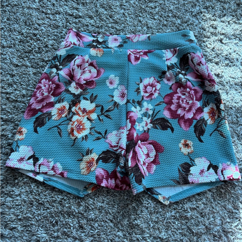 Floral Women's skort in Blue and Pink - Picture 3 of 3
